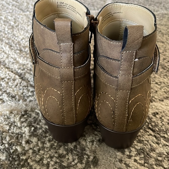 JBU memory foam size 7.5 like new - Picture 6 of 9